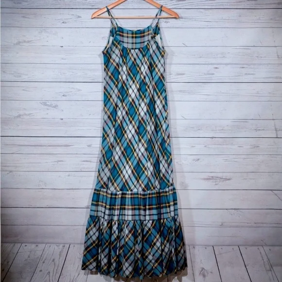 green emerald velvet dress Phi Clothing main image 1